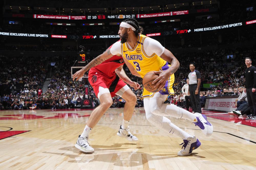 更衣室的凝 更衣室的凝