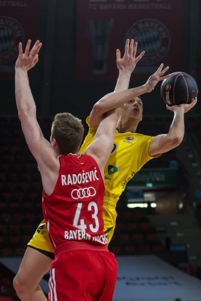 弟并肩作战 弟并肩作战