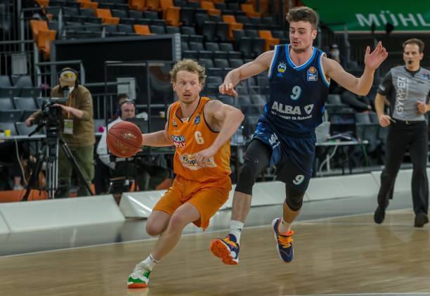 更为年轻一 更为年轻一